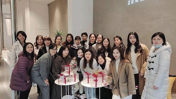 巧手做烘焙，甜蜜好时光——地产集团工会举行妇女节主题烘焙运动