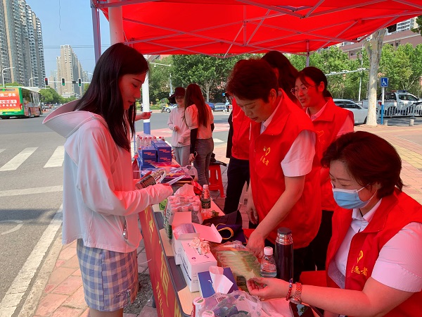 助力学子圆梦，践行国企继续  安徽尊龙人生就是博d8地产集团组织爱心助考公益运动